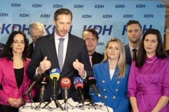 Ak sa nevyriesi chaos v zakonodarnom zbore KDH zacne zbierat podpisy na odvolanie Rasiho