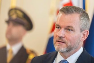 Akekolvek zvysenie svojej scasnej mzdy prezident daruje Lige proti rakovine