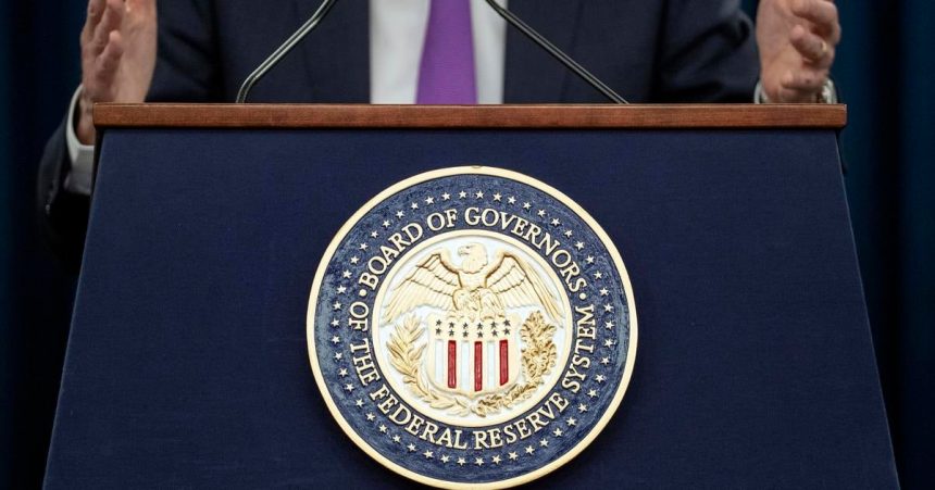 Americka centralna banka udrzala klucovu sadzbu v rozmedzi 3 50 az 3 75 percenta