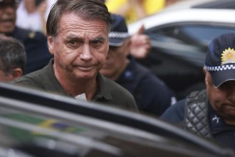 Bolsonara prepustili z nemocnice smeruje do domaceho vezenia