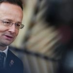 Cerstve spravy pre Lavrova Sef madarskej diplomacii mu telefonoval pocas prestavok na stretnutiach Unie