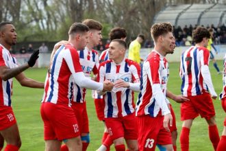 Divoina v stvrtej lige utok zeleznymi tycami policajny zasah a krcma hore nohami