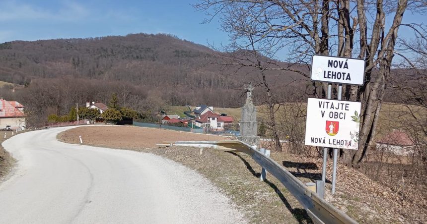 Este pred par rokmi tam fotografovali davy turistov ale po skonceni nakruania zaujem o obec opadol