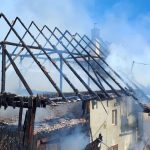 Hasici mali rusnu sobotu v okrese horeli dva domy Dve osoby skoncili v nemocnici