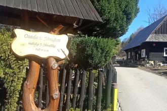 Janosik bol biedny zbojnnik V terchovskej osade kde sa narodil ziju uz len traja ludia