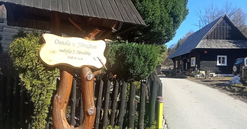 Janosik bol biedny zbojnnik V terchovskej osade kde sa narodil ziju uz len traja ludia