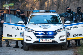 Nocny zasah policie v Kosiciach Muz ktory sa vlamal do polikliniky skoncil v putach