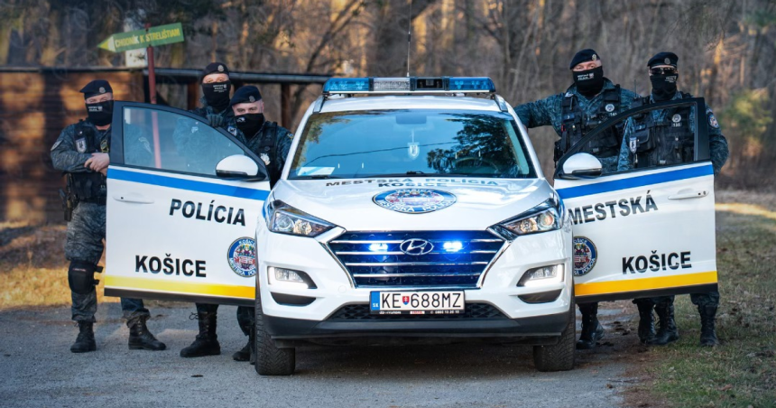 Nocny zasah policie v Kosiciach Muz ktory sa vlamal do polikliniky skoncil v putach