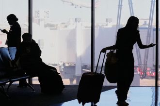 Novy system hranicne kontroly predlzuje cakanie na letiskach moze sa zhorsit pocas Velkej noci