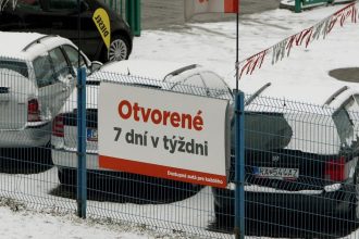 Ojazdene aut pribudaju zvysuje sa podiel elektromobilov