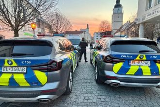 Policajti hladaju dvojicu ktora si prenajala byt Muza uz identifikovali