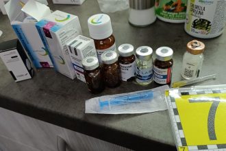 Policia obvinila v ramci akcie Hlavicka pat osob