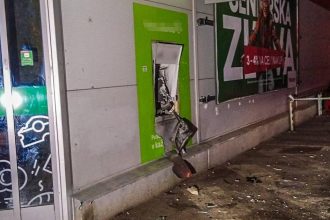 Policia vysetruje nocny vybuch v Kosiciach Cielom pachatelov bol bankomat