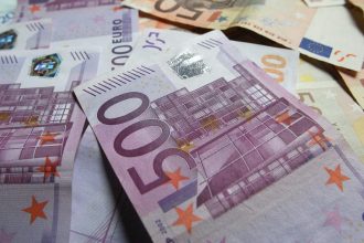 Slovensko v priebehu dvoch mesiacov predalo dlhopisy za viac ako 32 miliardy eur