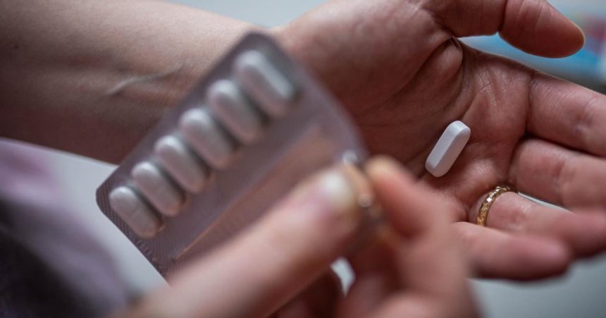 Tajne rokovania konflikty zaujmov a miliony na predrazenych liekoch NKU odhalil o ich kategorizacii