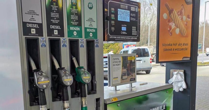 Tankery sa otacaju velku rafinriu zavreli Ceny na cerpacich staniciach vzrastu v najblizsich hodinach