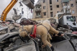 Ukrajina Rusko Online Ruske dronove a raketove utoky nedaleko Kyjeva pripravili o zivot najmenej troch ludi