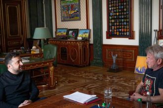 Ukrajina Rusko Online Sean Penn dostal ukrajinskeho Oscara vyrobeneho z kusu vagona