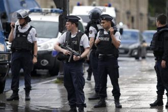 Vo Francuzsku zatkli dvoch bratov planovali smrtelny antisemitsky utok