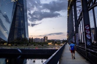 Vojna na Blizkom vychode ma podla ECB zatial obmedzeny vplyv na banky v eurozone