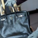 Vojna v Irane znizila akcie vyrobcov luxusnych tovarov o sto miliard dolarov