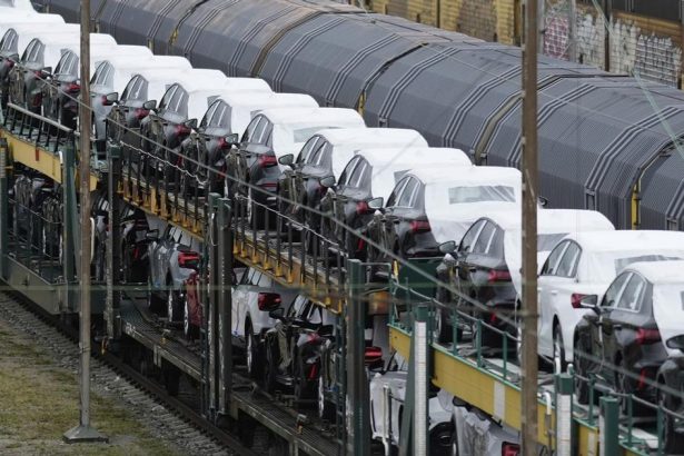 Zahranicny obchod eurozony v januari vykazal deficit 1 9 miliardy eur