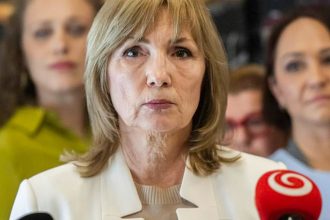 cahojova zdovraznuje dopravu vallovi vytkla planetarium