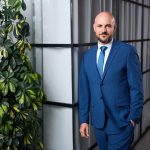 ked zakaznik nie je obmedzeny hotovostou zvykcajne mina viac