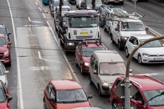 nehoda a kolony spomaluju dopravu v bratislave