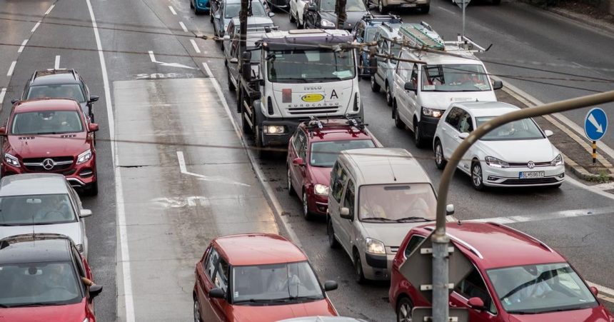 nehoda a kolony spomaluju dopravu v bratislave