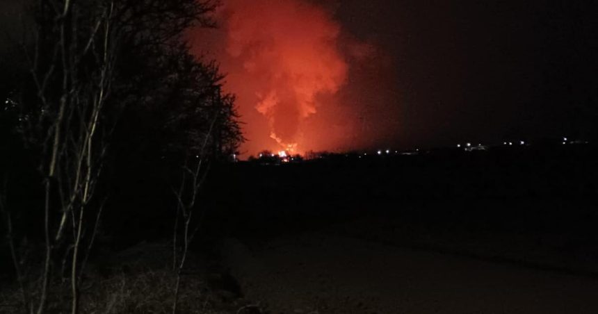 plamene bolo vidno uz z dialky starostka informovala v noci ludi cez obecny rozhlas