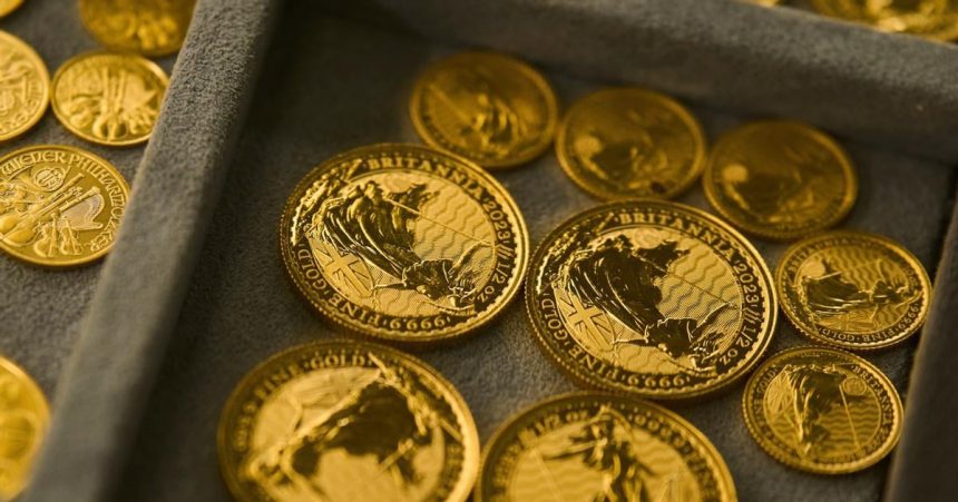 Cena zlata mierne klesla pohybuje sa pod 4660 dolarov za uncu