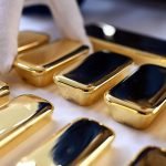 Cena zlata mierne vzrastla k comu prispel rastuci optimizmus na trhoch