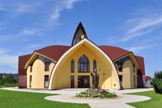 Cirkvi v Michalovciach sa spoja Mestom prejde tradicny ekumenicky pasiovy sprievod