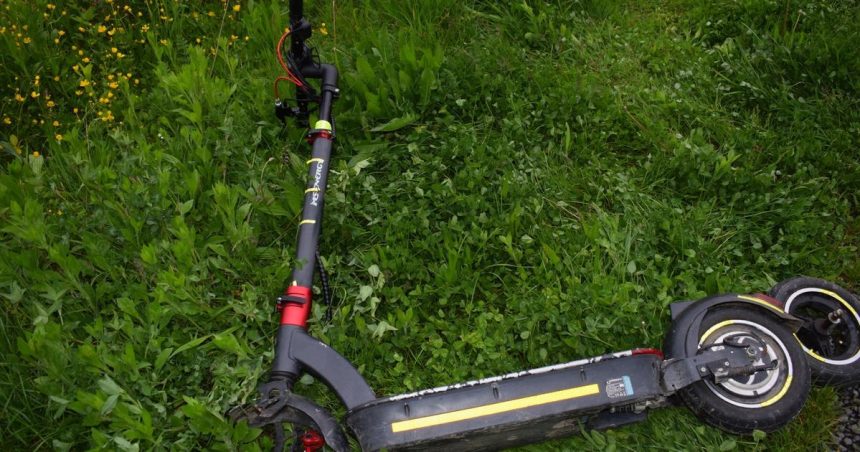 Do aut a s opitou vodick ou narazila kolobezka s troma dievcatami Podla sudu sa dopustili chyby vsetci