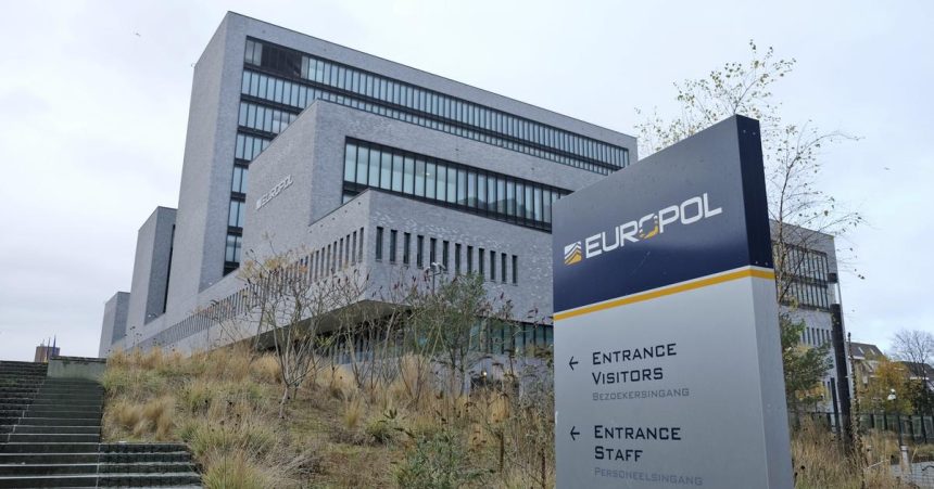 Europol rozbil gang pasujuci Vietnamcov do Evropy