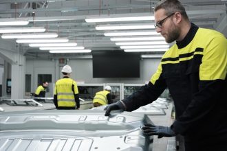 Jedna z najvacsich investicii na vychode Fabrika uz pred spustenim zamestnava stovky ludi