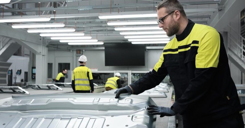 Jedna z najvacsich investicii na vychode Fabrika uz pred spustenim zamestnava stovky ludi