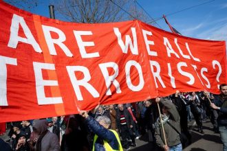 K tradicnym velkonocnym mierovym pochodom v Nemecku sa pripojili tisice ludi