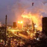 Komisia meni emisne pravidla pre priemysel vacsia rezerva povoleniek ma chranit pred cenovymi sokmi