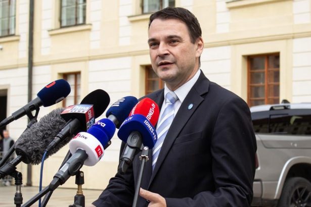 Macinka sa obava nazorov prezidenta Pavla Co ak nepoda ruku Trumpovi