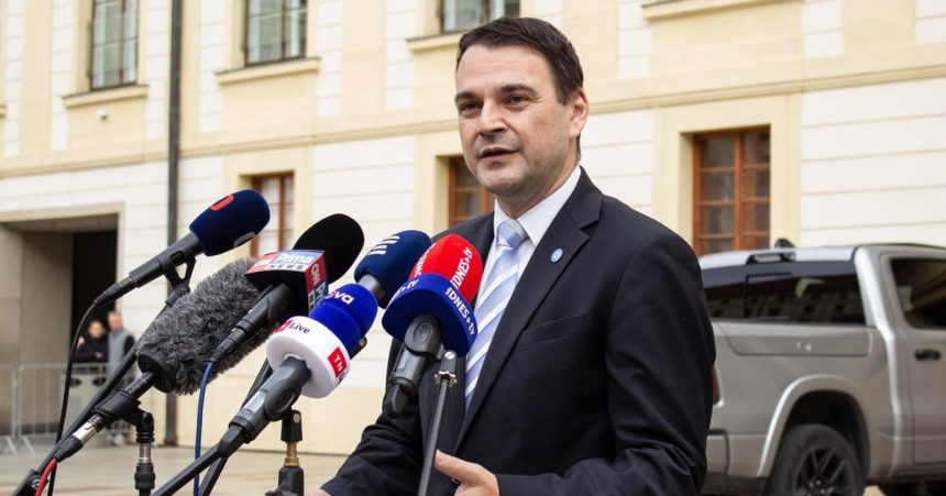 Macinka sa obava nazorov prezidenta Pavla Co ak nepoda ruku Trumpovi