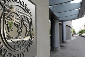 Medzinarodny menovy fond znizil prognozy rastu globalnej ekonomiky