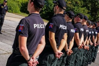 Menej zhybov viac novacikov Sutaj Estok znizil poziadavky policajti hovoria o strate kondicie