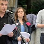 Napadnuty reporteri Brada Ako je mozne ze si niekto donesie taser na sud