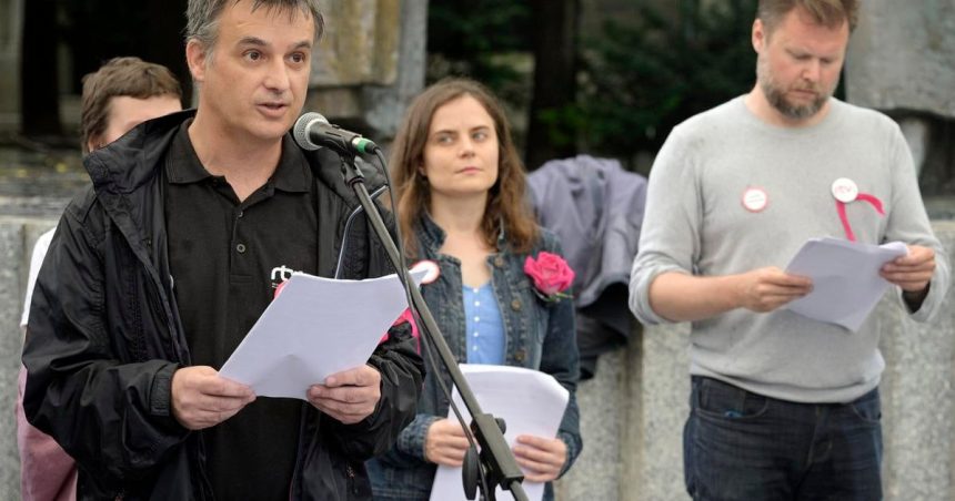 Napadnuty reporteri Brada Ako je mozne ze si niekto donesie taser na sud