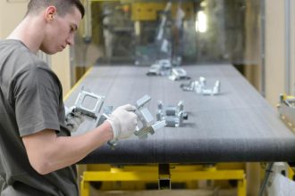 Napatie na Blizkom vychode otriasa globalnou ekonomiou podla analytikov Slovakov caka pokles realnych miezd