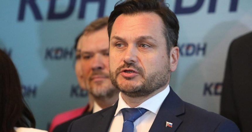 Opozicia vyzyva ministra zdravotnictva aby sa zaoberal poplatkami v zdravotnej starostlivosti