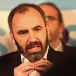 Opozicne PS kritizuje vladu za ceny paliv a plan statneho prevzatia spolocnosti JESS