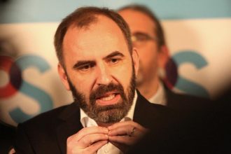 Opozicne PS kritizuje vladu za ceny paliv a plan statneho prevzatia spolocnosti JESS